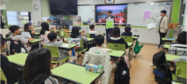 목포시의회 신흥초 학생들이 제안한 '목포시 야생조류 충돌 예방 조례', 백동규 목포시의원과 해법 찾는다 기사 이미지